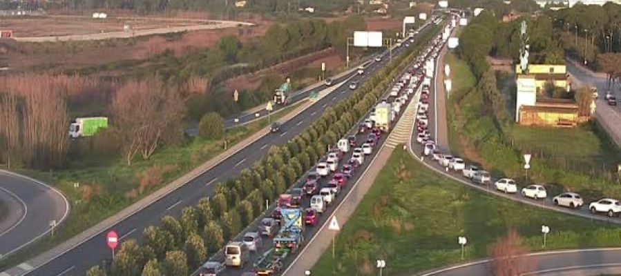 Imagen de atascos kilométricos en la autopista de Llucmajor a causa de una colisión mútiple. Imagen de atascos kilométricos en la autopista de Llucmajor a causa de una colisión mútiple.