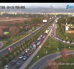 Imagen de atascos kilométricos en la autopista de Llucmajor a causa de una colisión mútiple. Imagen de atascos kilométricos en la autopista de Llucmajor a causa de una colisión mútiple.