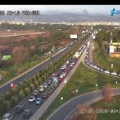 Imagen de atascos kilométricos en la autopista de Llucmajor a causa de una colisión mútiple.