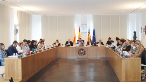 La soluci&oacute; passa per reclasificar s&ograve;l urb&agrave; per a permetre la construcci&oacute;n d&acute;habitatges. 