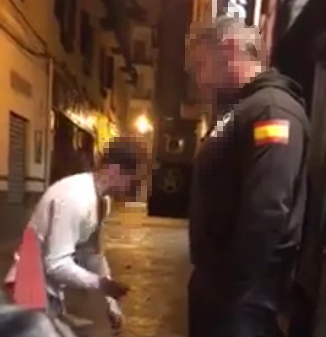 La Policía investiga una agresión en la puerta de un bar de copas La Policía investiga una agresión en la puerta de un bar de copas