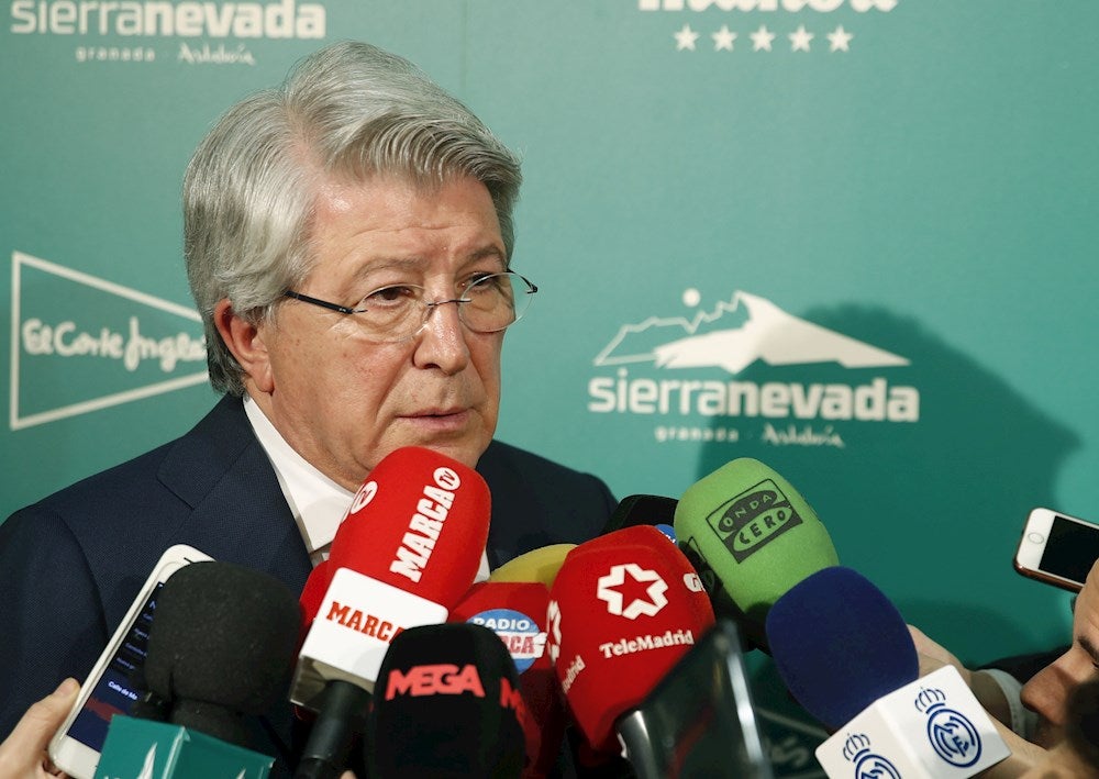 Cerezo carga contra el VAR y muestra su enfado por el caso Cavani: "No estamos para que nos atraquen" Cerezo carga contra el VAR y muestra su enfado por el caso Cavani: "No estamos para que nos atraquen"