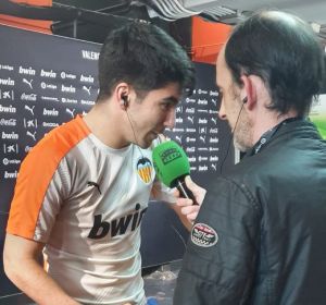 El jugador del Valencia, Carlos Soler, en Onda Cero El jugador del Valencia, Carlos Soler, en Onda Cero