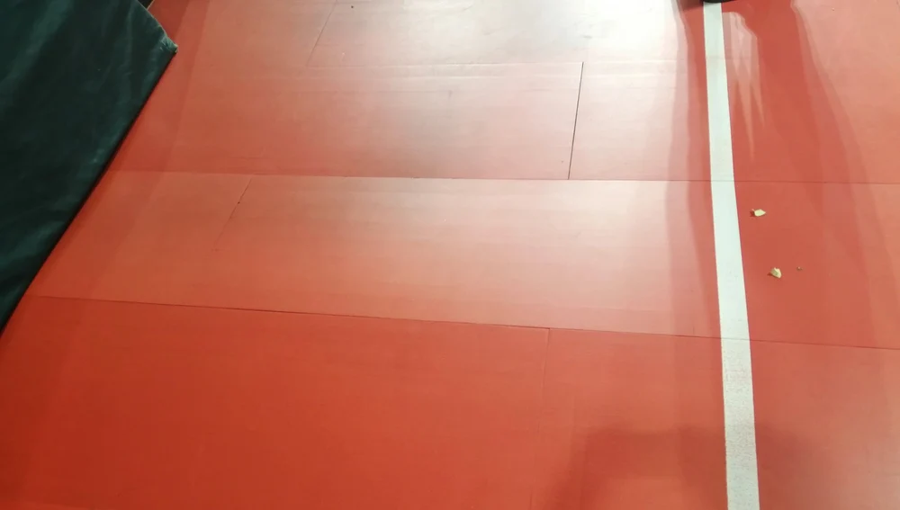 Imagen del parqué abombado en el pabellón donde se jugaba el Fuenlabrada-Gran Canaria Imagen del parqué abombado en el pabellón donde se jugaba el Fuenlabrada-Gran Canaria