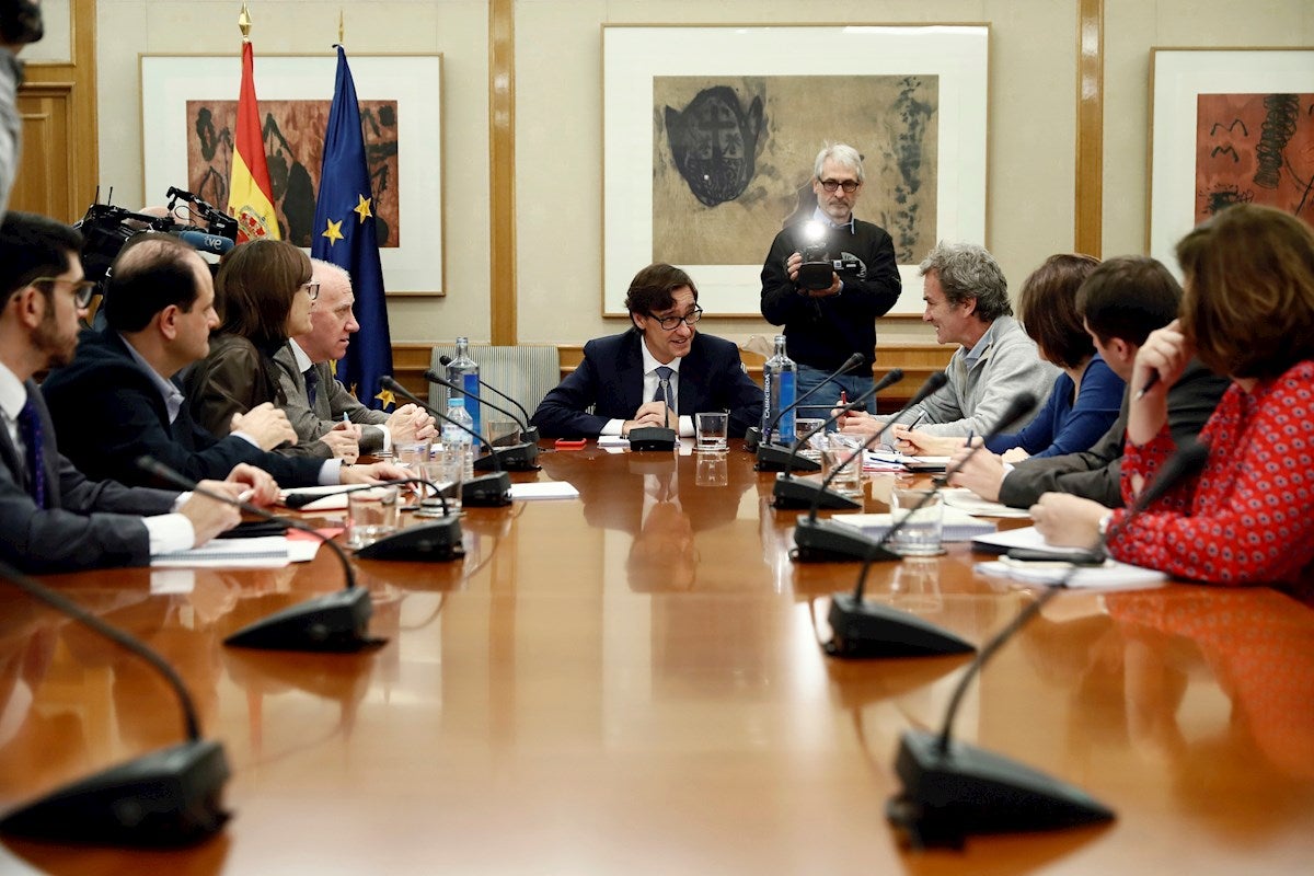 Sanidad convocará a las comunidades autónomas en el Consejo Interterritorial de Salud por el coronavirus Sanidad convocará a las comunidades autónomas en el Consejo Interterritorial de Salud por el coronavirus