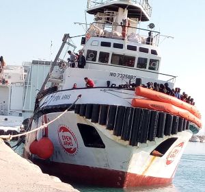 El Open Arms desembarcando en Sicilia El Open Arms desembarcando en Sicilia