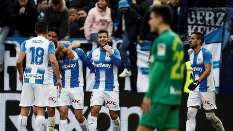 Los jugadores del Legan&eacute;s celebran el gol de la victoria del delantero &Oacute;scar Rodr&iacute;guez
