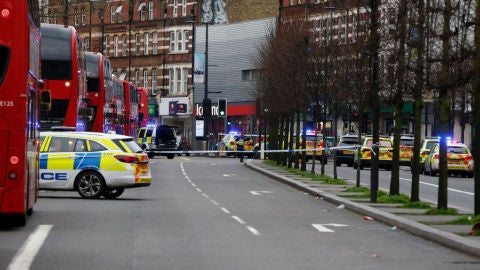 Polic&iacute;a brit&aacute;nica en el barrio de Streatham (Londres)