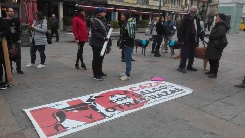 La concentraci&oacute;n de la Plataforma "No a la caza" ha tenido lugar en la Plaza Mayor