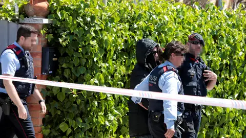 Los Mossos d'Esquadra trasladan a Rosa Peral, la guardia urbana de Barcelona acusada de matar a su expareja junto a un compañero del cuerpo en Vilanova i la Geltrú (Barcelona). Los Mossos d'Esquadra trasladan a Rosa Peral, la guardia urbana de Barcelona acusada de matar a su expareja junto a un compañero del cuerpo en Vilanova i la Geltrú (Barcelona).