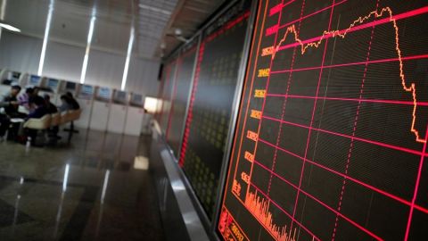 Los mercados de la China continental se desploman al volver a cotizar