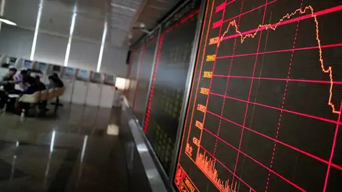 Los mercados de la China continental se desploman al volver a cotizar Los mercados de la China continental se desploman al volver a cotizar