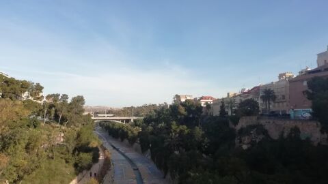 Ladera del río Vinalopó a su paso por Elche. Ladera del río Vinalopó a su paso por Elche.
