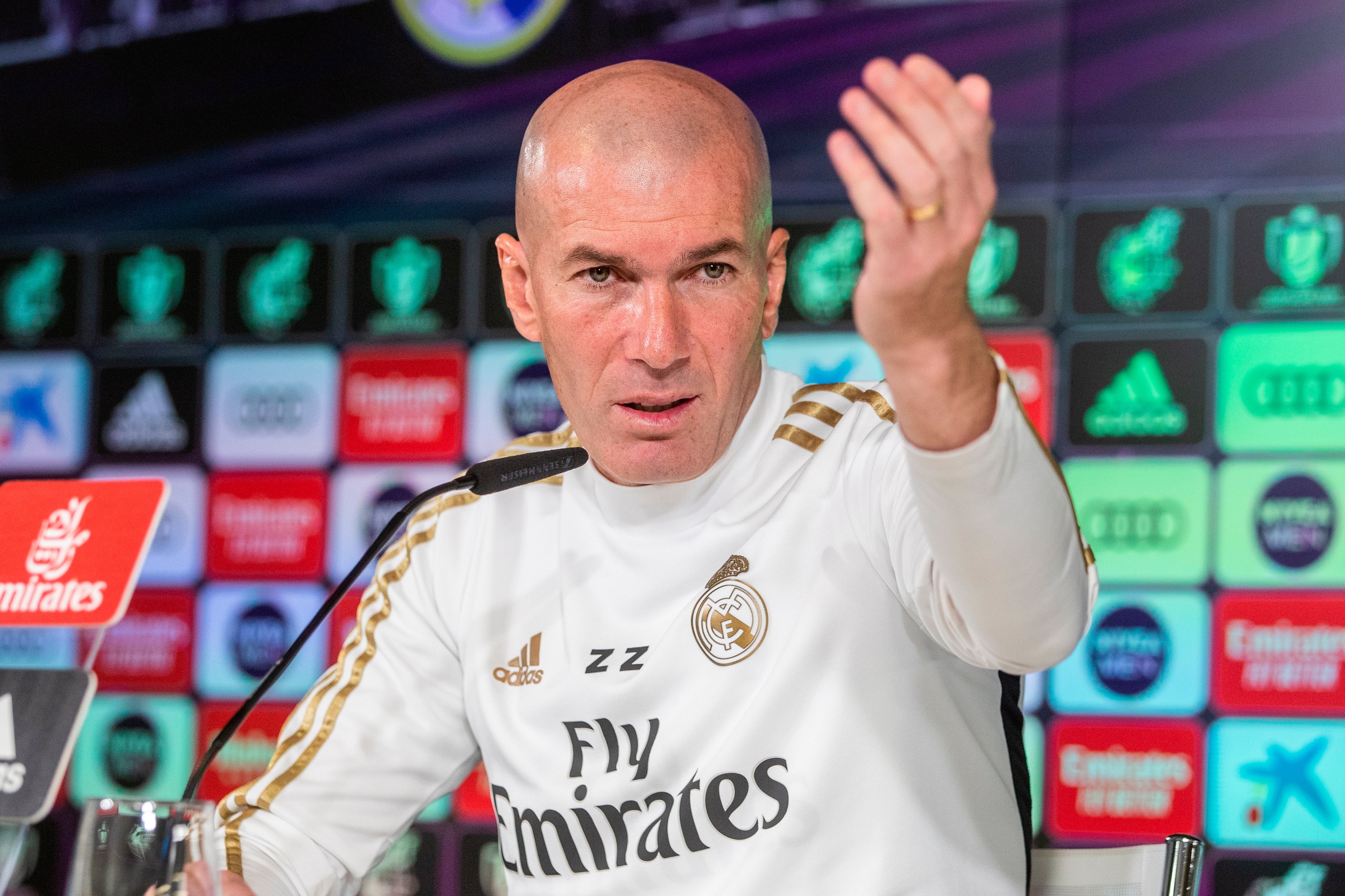 Zidane: "¿Crisis en el Barça? Los buenos siempre son buenos, van a competir hasta el final" Zidane: "¿Crisis en el Barça? Los buenos siempre son buenos, van a competir hasta el final"