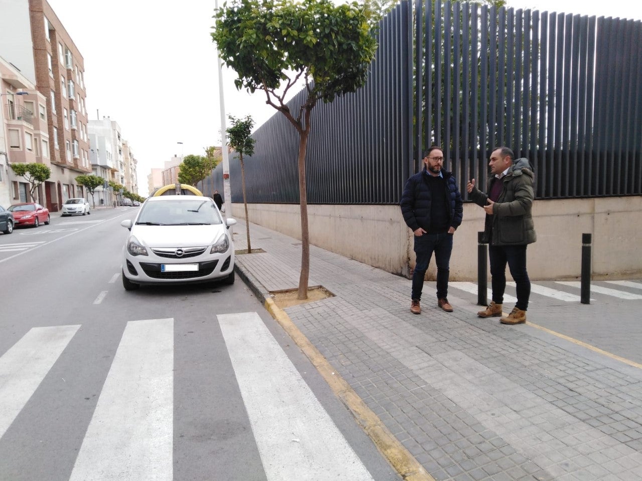 El Ayuntamiento de Crevillent proyecta instalar un semáforo en el entorno de los colegios Pintor Julio Quesada y Mestra Pilar Ruiz El Ayuntamiento de Crevillent proyecta instalar un semáforo en el entorno de los colegios Pintor Julio Quesada y Mestra Pilar Ruiz