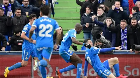 Jorge Molina celebra uno de sus goles al Valencia Jorge Molina celebra uno de sus goles al Valencia
