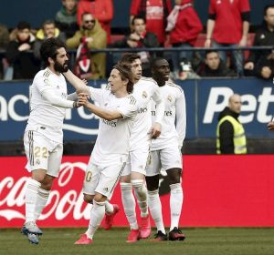 El Real Madrid celebra el gol de Isco ante Osasuna El Real Madrid celebra el gol de Isco ante Osasuna
