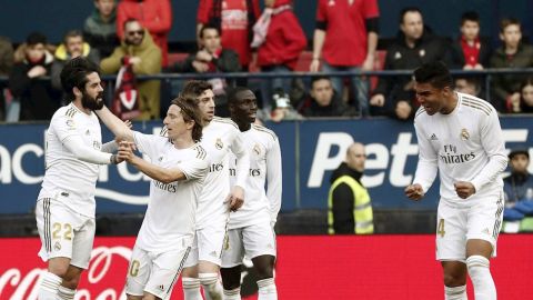 El Real Madrid celebra el gol de Isco ante Osasuna