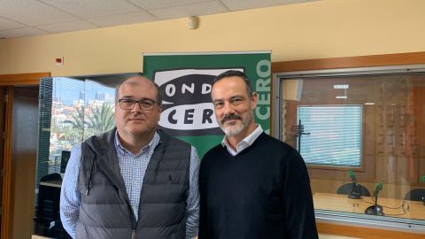 Vicente Pe&ntilde;a, coordinador hospitalario de Trasplante, y a Antonio Garc&iacute;a, uno de los cardi&oacute;logos responsables del Programa de Trasplante Card&iacute;aco. M&eacute;dicos del Hospital Universitario Doctor Negr&iacute;n de Gran Canaria