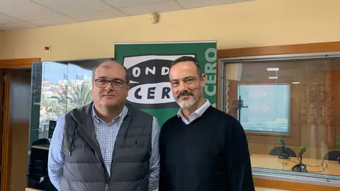 Vicente Peña, coordinador hospitalario de Trasplante, y a Antonio García, uno de los cardiólogos responsables del Programa de Trasplante Cardíaco. Médicos del Hospital Universitario Doctor Negrín de Gran Canaria Vicente Peña, coordinador hospitalario de Trasplante, y a Antonio García, uno de los cardiólogos responsables del Programa de Trasplante Cardíaco. Médicos del Hospital Universitario Doctor Negrín de Gran Canaria