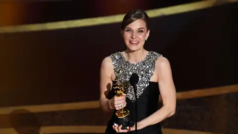 Hildur Guðnadóttir gana el Oscar a Mejor Música por 'Joker' Hildur Guðnadóttir gana el Oscar a Mejor Música por 'Joker'