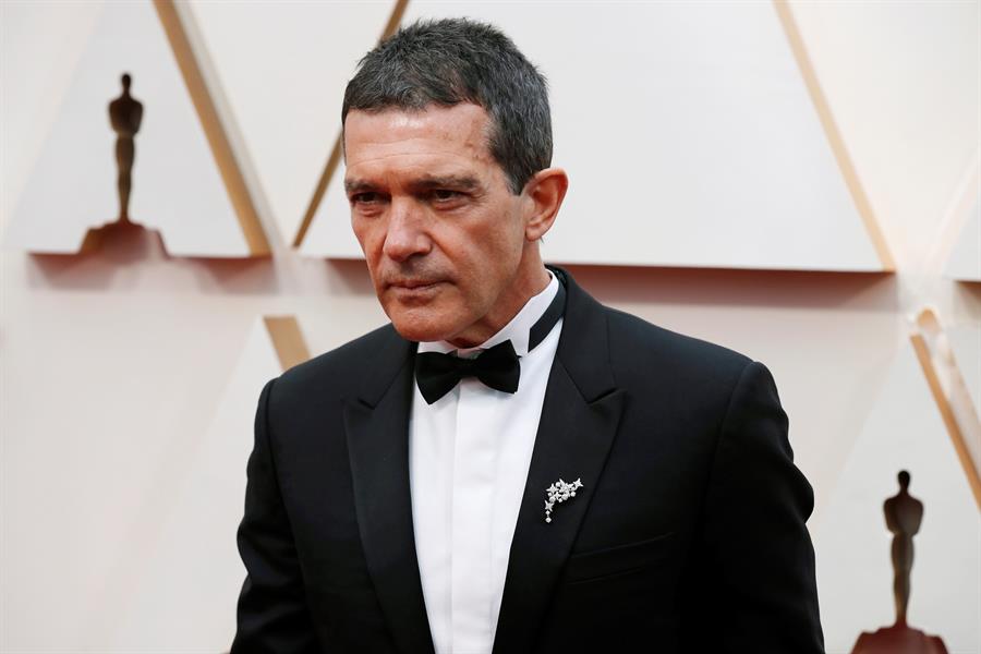 Antonio Banderas se cuela en el reparto de 'Indiana Jones 5' con Harrison Ford Antonio Banderas se cuela en el reparto de 'Indiana Jones 5' con Harrison Ford