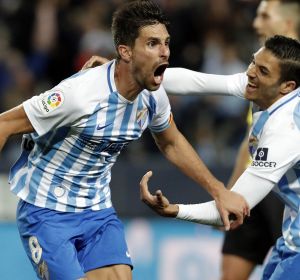 Adrián y Antoñín celebran el gol del Málaga Adrián y Antoñín celebran el gol del Málaga