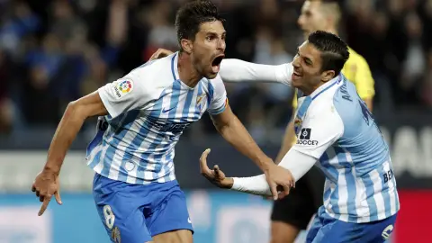 Adrián y Antoñín celebran el gol del Málaga Adrián y Antoñín celebran el gol del Málaga