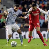 En-Nesyri intenta robar el balón a Murillo durante el Celta-Sevilla. En-Nesyri intenta robar el balón a Murillo durante el Celta-Sevilla.