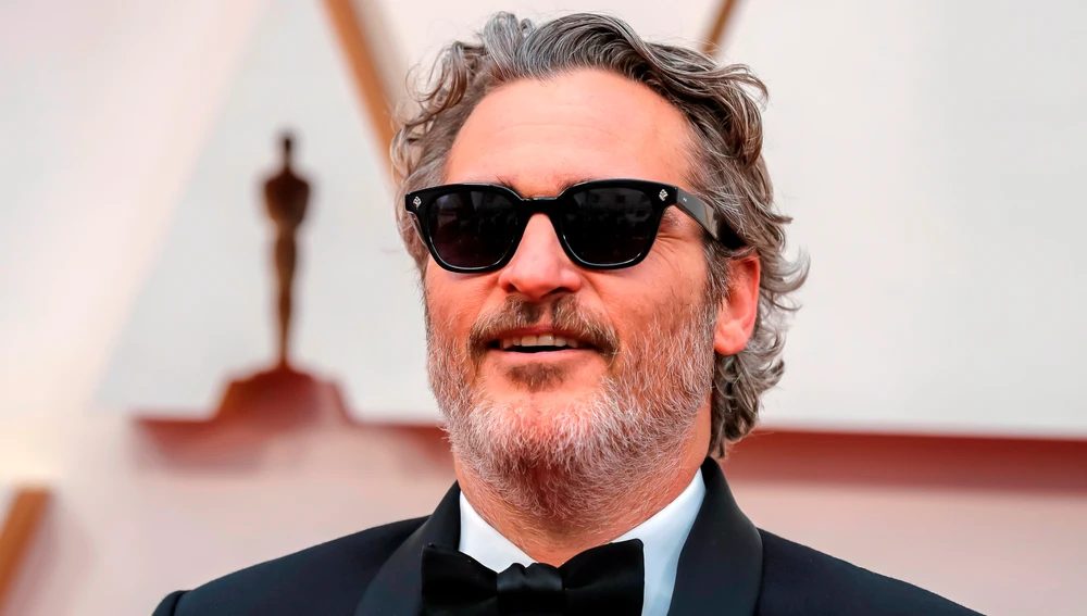 Joaquin Phoenix en la alfombra roja de los Oscar 2020