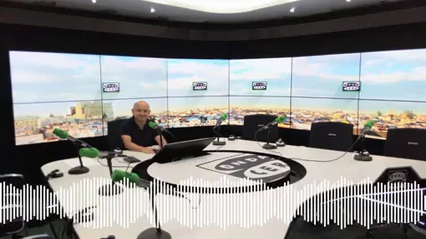 Javier Hernández hizo comadrona cuando una compañera rompió aguas en directo Javier Hernández hizo comadrona cuando una compañera rompió aguas en directo