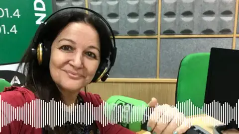 El divertido momento en el que avisaron en directo a Carmen Paul de que la grúa se estaba llevando su coche El divertido momento en el que avisaron en directo a Carmen Paul de que la grúa se estaba llevando su coche