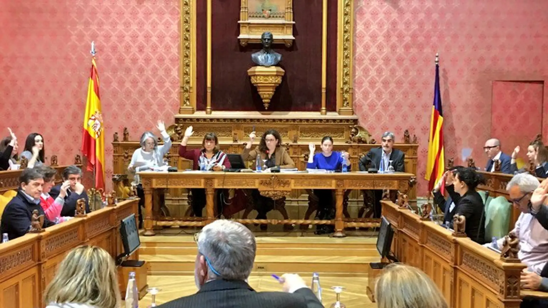 La Presidenta del Consell de Mallorca, Catalina Cladera, en el pleno de la institución.