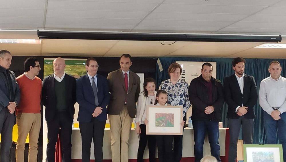 La paredeña Eva Pastor de Santiago obtiene el 2º premio de Pintura Rural Infantil de FERTIBERIA La paredeña Eva Pastor de Santiago obtiene el 2º premio de Pintura Rural Infantil de FERTIBERIA