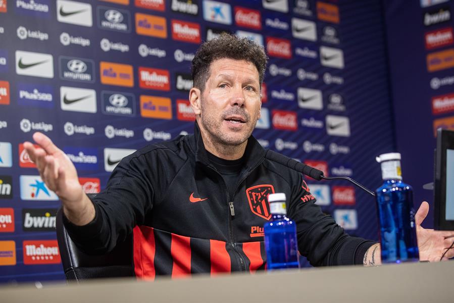 Simeone recupera a Giménez, Morata y Arias para el partido en Mestalla Simeone recupera a Giménez, Morata y Arias para el partido en Mestalla