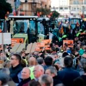 laSexta Noticias 14:00 (14-02-20) Tractoradas y manifestaciones de agricultores por un precio justo en Valencia, Lleida y Andalucía