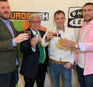 Brindis con Tau Castelló en Onda Cero Brindis con Tau Castelló en Onda Cero