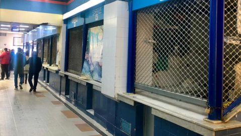 Pescaderias cerradas en el Mercado Central de Ceuta.