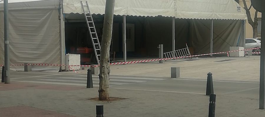 La estructura de la carpa del Carnaval ya se puede ver frente a la Puerta de Toledo La estructura de la carpa del Carnaval ya se puede ver frente a la Puerta de Toledo