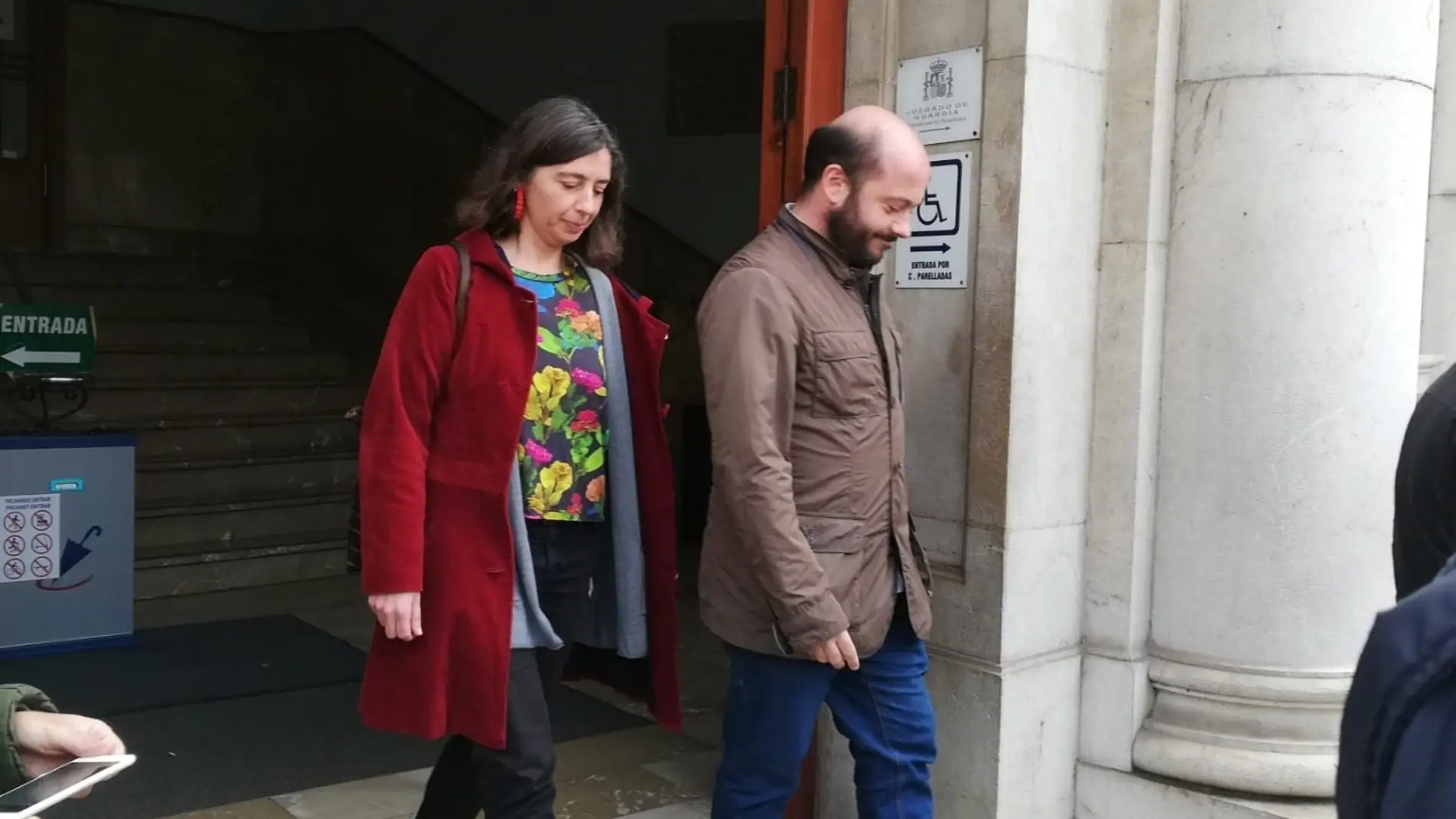 La expresidenta de Emaya, Neus Truyol, saliendo del juzgado tras declarar por la investigación sobre los vertidos de aguas fecales a la Bahía de Palma