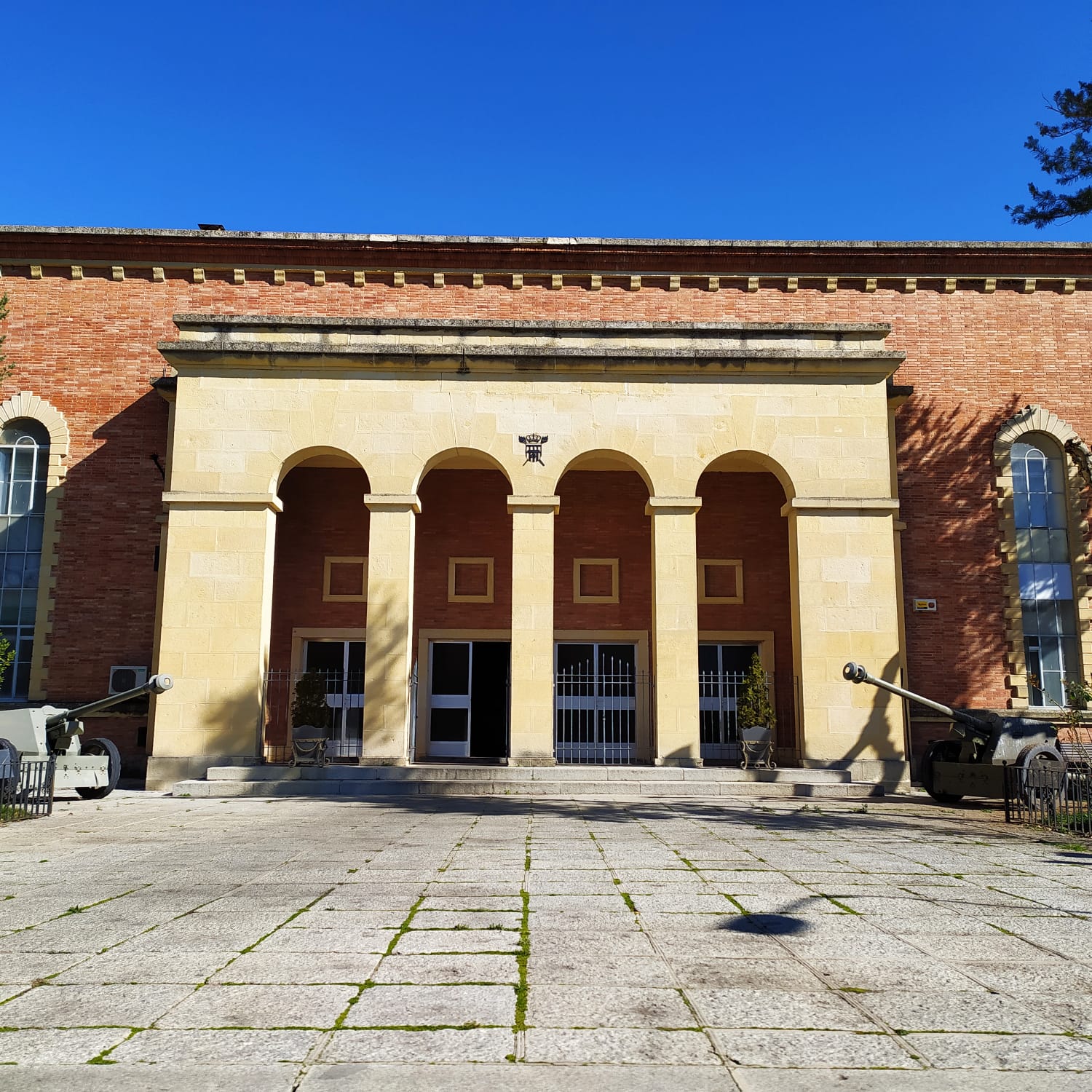El PP pide al Ayuntamiento de Segovia un plan para que el Centro Logístico del Ejército de Tierra venga a la ciudad El PP pide al Ayuntamiento de Segovia un plan para que el Centro Logístico del Ejército de Tierra venga a la ciudad