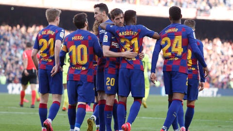 Los jugadors del Bar&ccedil;a celebran el gol de Sergi Roberto