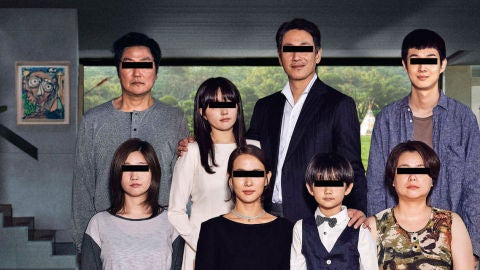 La cinta juega con las diferencias entre clases sociales y con la mezcla de g&eacute;neros cinematogr&aacute;ficos