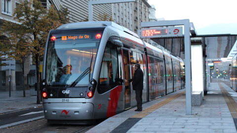 Parada del tranv&iacute;a en paseo Independencia