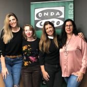 Las fundadoras de la ONG Aea Solidaria, Isabel Xamelis, Marta Andreu y Marta Ríos, respectivamente, en Onda Cero con Elka Dimitrova.