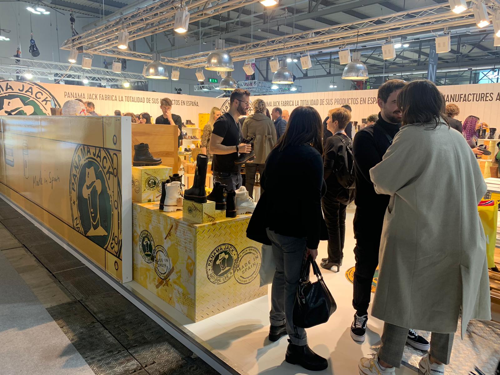Más de una veintena de empresas de calzado de Elche, Elda y Petrer participan en la feria Micam Más de una veintena de empresas de calzado de Elche, Elda y Petrer participan en la feria Micam
