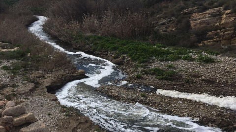 Espuma en el río Vinalopó a su paso por Novelda. Espuma en el río Vinalopó a su paso por Novelda.