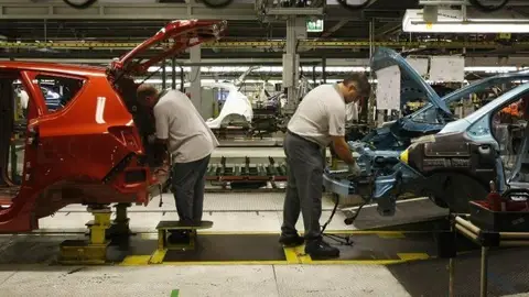 Trabajadores en la planta de Figueruelas Trabajadores en la planta de Figueruelas