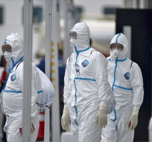 Personal médico se protege ante el coronavirus Personal médico se protege ante el coronavirus