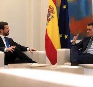 Pedro Sánchez y Pablo Casado se reúnen en Moncloa Pedro Sánchez y Pablo Casado se reúnen en Moncloa